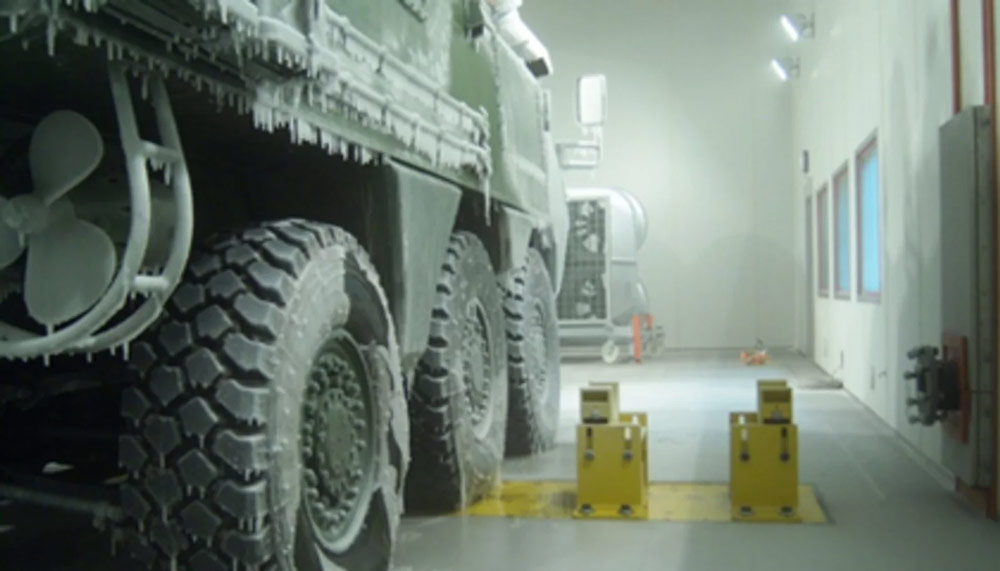 En grön militärlastbil